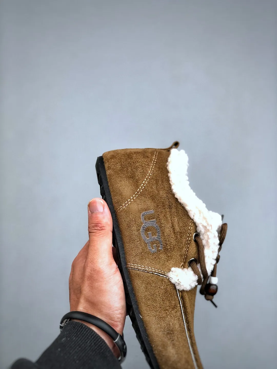 💰260 supports store Z UGG2025ss official website latest hanni thick sole, I love it so much, and it is very light and easy to wear. When paired with socks, it has a super sweet girly feel. Dopamine color, full of vitality, really super girl ~ fall in love at a glance, original upper material, original outsole, soft and comfortable on the feet, versatile, long legs in seconds, a must-have summer item Code number: 35-40